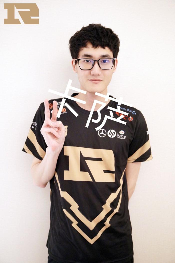 相比之下 相比之下