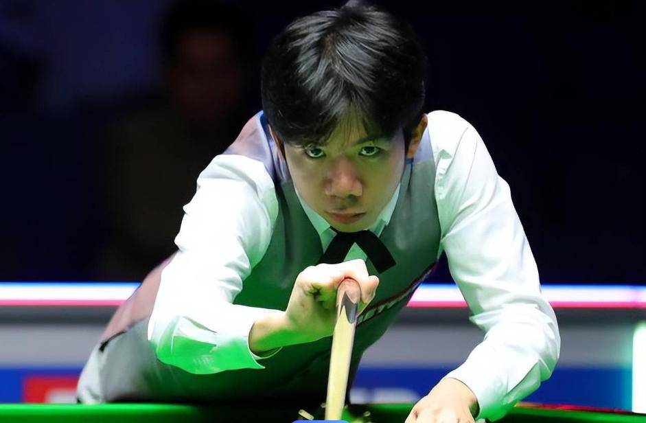 他终于举起 他终于举起