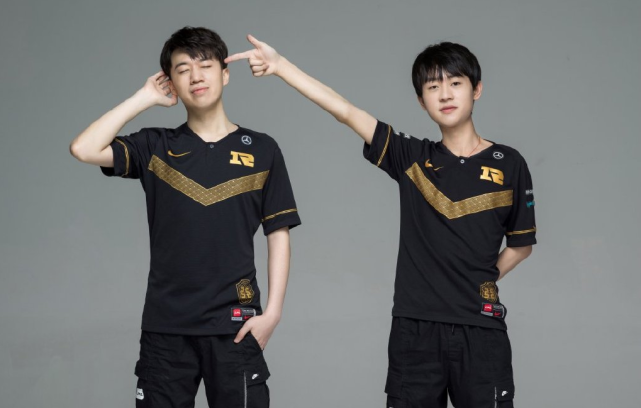 望扮演左中 望扮演左中