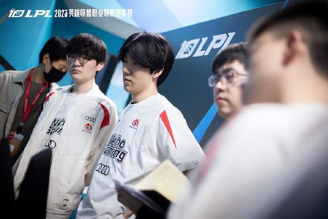 位居前列的 位居前列的