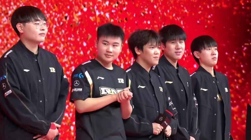 余在言背景 余在言背景